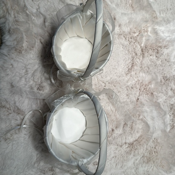 Bridal baskets in ivory satin with pearls and bows - Picture 5 of 11